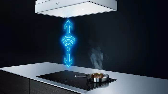 Hob and extractor hood communication