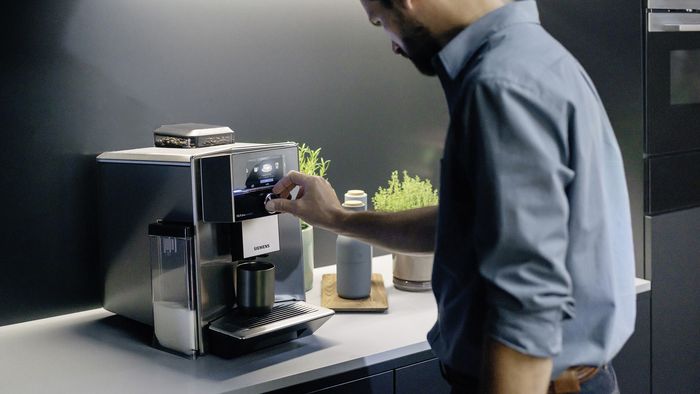 Seis cafeteras inteligentes conectadas con Wifi a nuestro móvil que pueden  prepararnos el café sin levantarnos