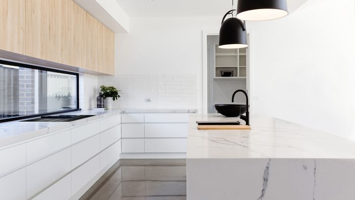 Descubre qué electrodomésticos elegir para una cocina blanca.