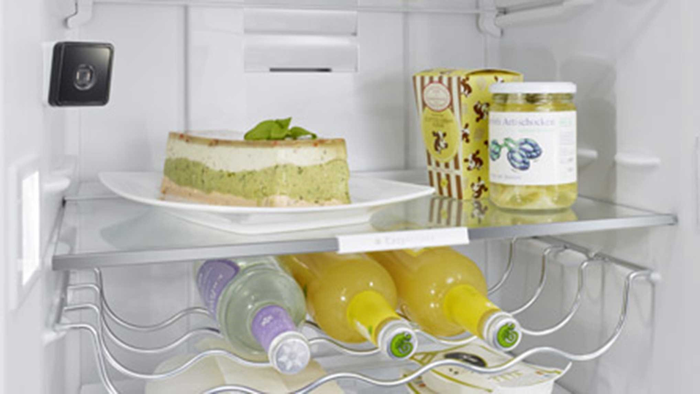 Las cámaras integradas en los frigoríficos te ayudan a comprobar qué alimentos tienes almacenados.
