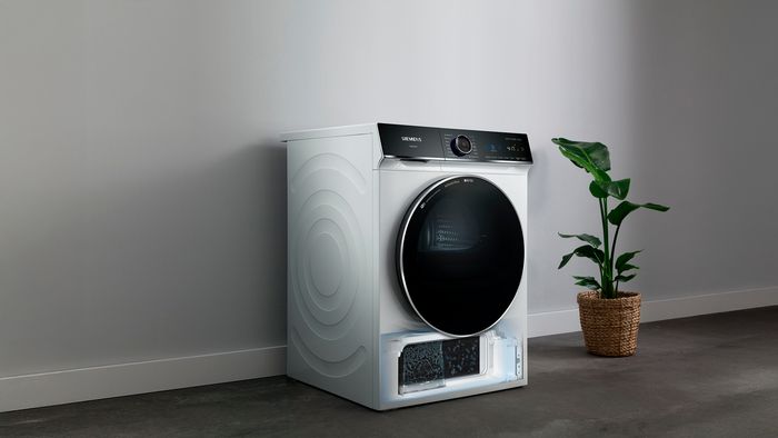 Siemensin kuivausrumpu, joka n&auml;ytt&auml;&auml;, miten selfCleaning Condenser toimii ja miss&auml; se sijaitsee.