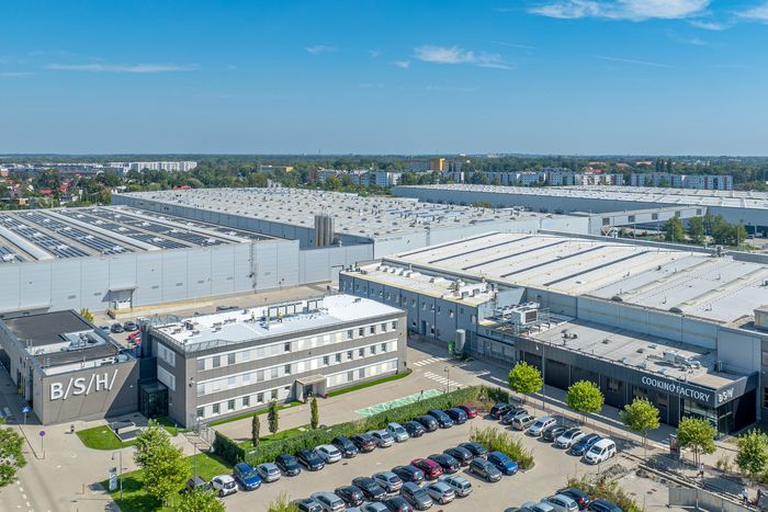 Zdjęcie fabryki z lotu ptaka.