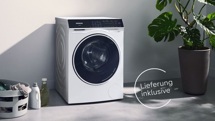 Sch&ouml;nes Badezimmer mit einem Siemens Waschtrockner und dem Hinweis, dass es kostenlose Lieferung im Siemens Online Shop ab einem Bestellwert von 50 &euro; gibt