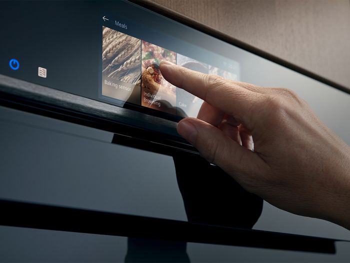 Siemens home appliance mobile content teaser with hand holding device 