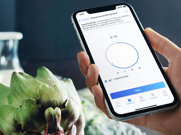 Person using home connect app to keep food fresh