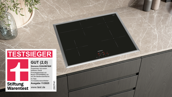 Siemens Induktionskochfeld EH645BFB6E &ndash; Testsieger bei Stiftung Warentest (Ausgabe 11/2025, GUT 2,0) &ndash; modernes 60 cm Kochfeld mit Edelstahlrahmen auf Marmorarbeitsplatte, ausgezeichnet f&uuml;r Effizienz und Design.