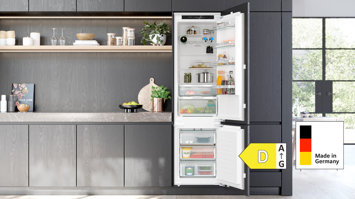 Siemens Einbau-K&uuml;hl-Gefrierkombination KI96NVFD0 mit Energieeffizienzklasse D und Made in Germany Logo.