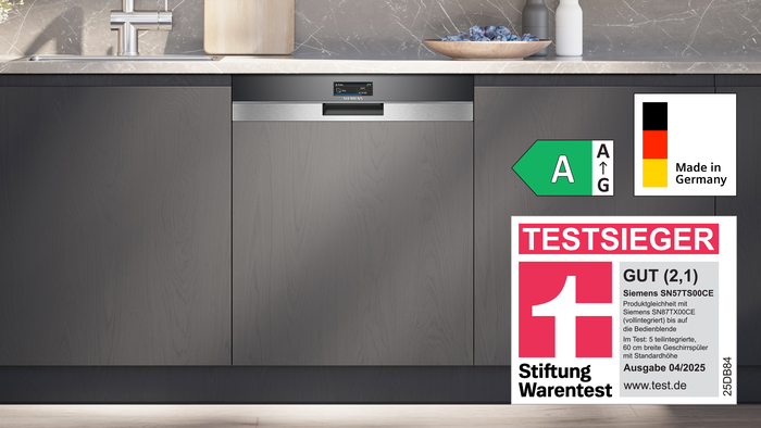 Siemens teilintegrierter Geschirrsp&uuml;ler SN57TS00CE eingebaut in einer K&uuml;chenzeile