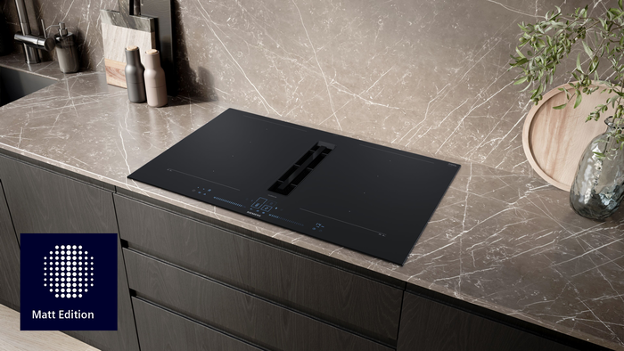         Siemens Mattapintainen versio -keittotaso kehyksell&auml; &ndash; perinteist&auml; tyyli&auml; modernilla twistill&auml;.       