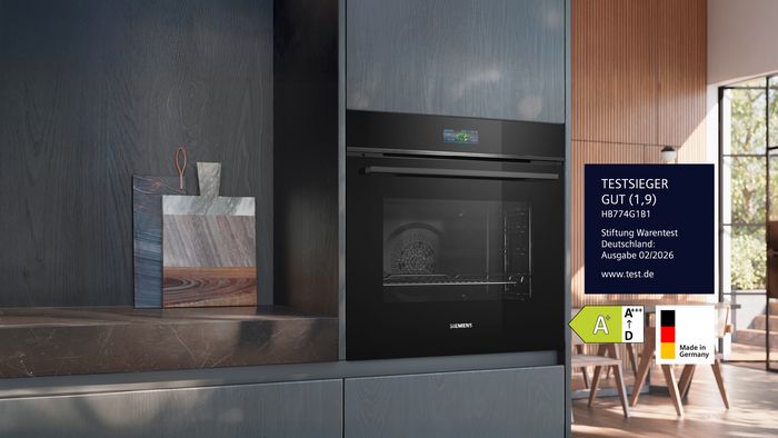 Siemens Backofen HB774G1B1 in einer K&uuml;che eingebaut. 