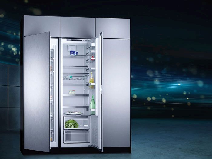 Siemens built in side-by-side Fridge freezer in kitchen unit