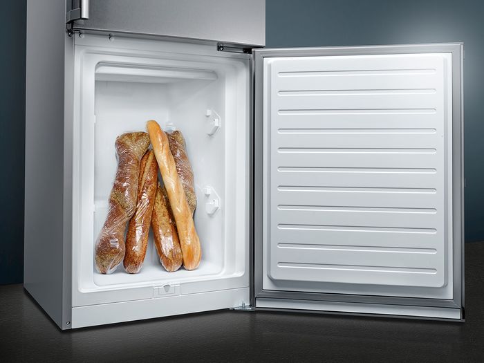 Réfrigérateur congélateur : nettoyage du compartiment congélateur 