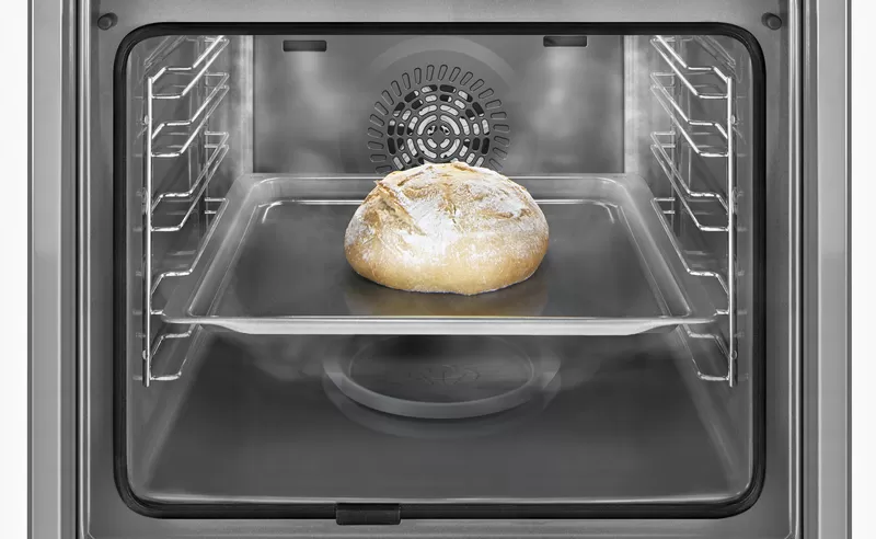 https://media3.bsh-group.com/Images/800x/17572014_Added_steam_with_water_bowl.webp