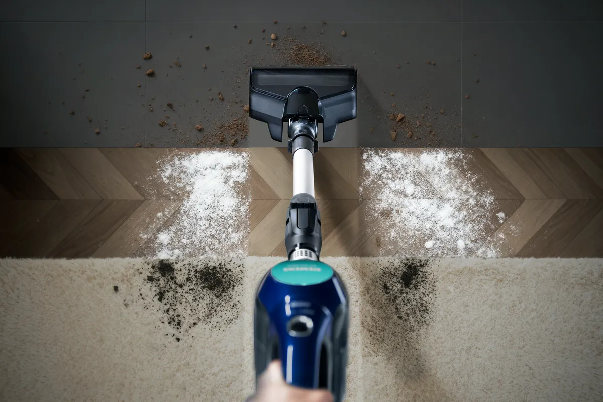 27835579_SIE_MUH_iQ500_Brush_Carpet_Parquet_HighRes_AI-01_def