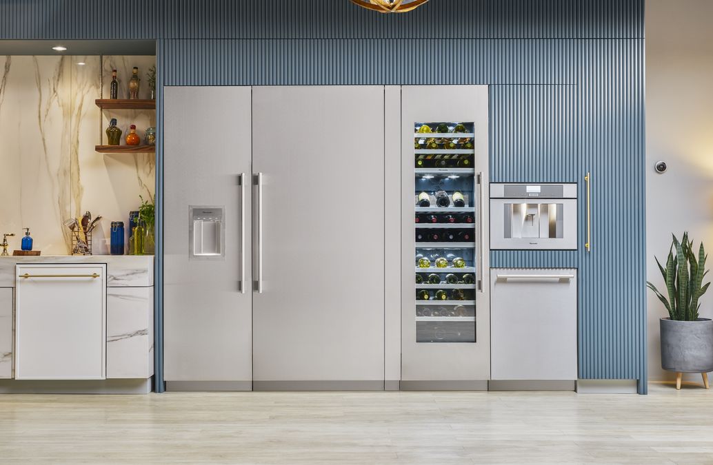 Freedom® Built-in Wine Cooler with Glass Door 24'' Panel Ready T24IW905SP T24IW905SP-7