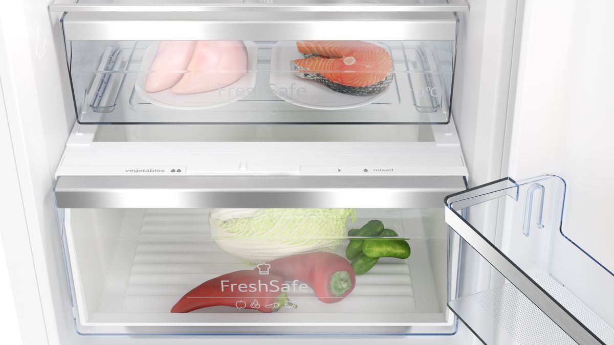 N 70 Built-in fridge-freezer with freezer at bottom 177.2 x 55.8 cm soft close flat hinge KI7863DD0G KI7863DD0G-4
