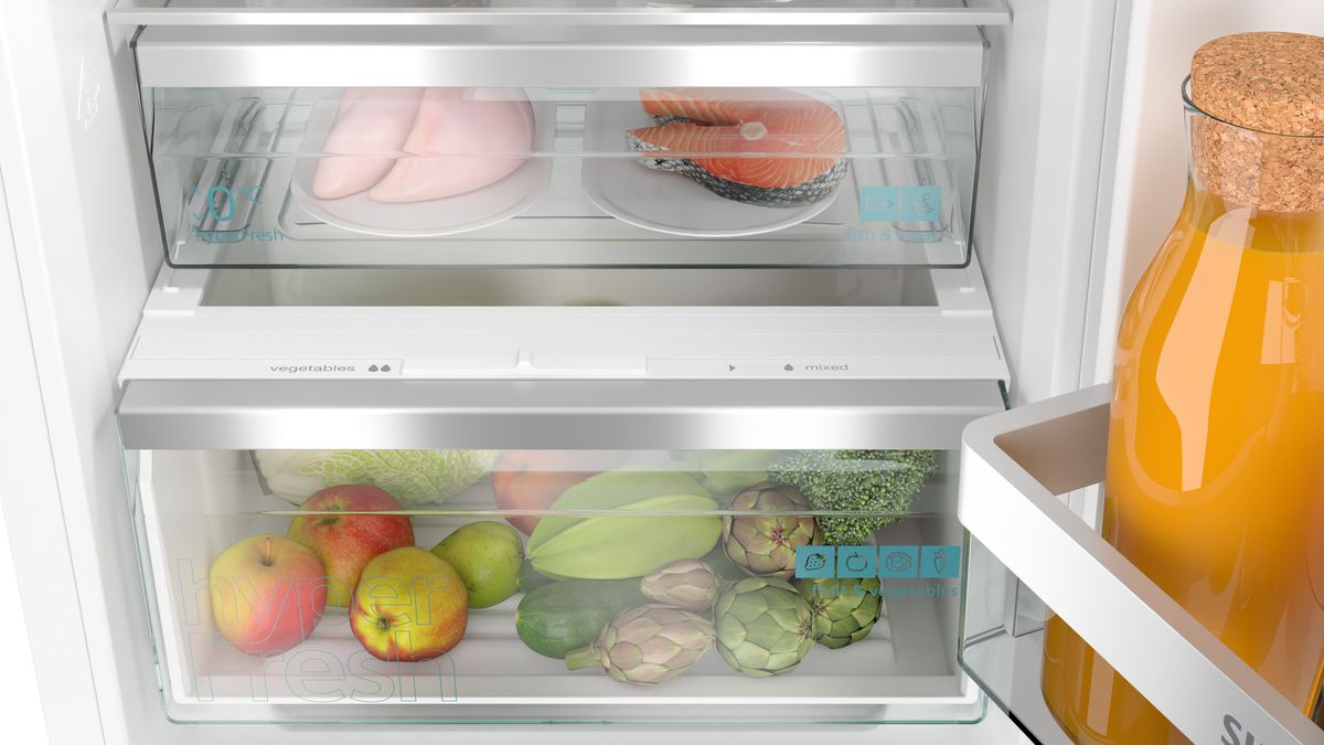 iQ500 Built-in fridge-freezer with freezer at bottom 177.2 x 55.8 cm soft close flat hinge KI86NADD0 KI86NADD0-5