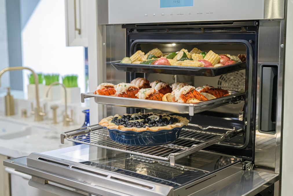 Masterpiece® Double Steam Wall Oven 30'' MEDS302BS MEDS302BS-17