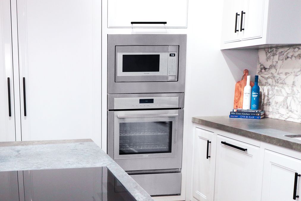 Masterpiece® Built-In Microwave Oven 24'' Door hinge: Left, Stainless Steel MBCS MBCS-9