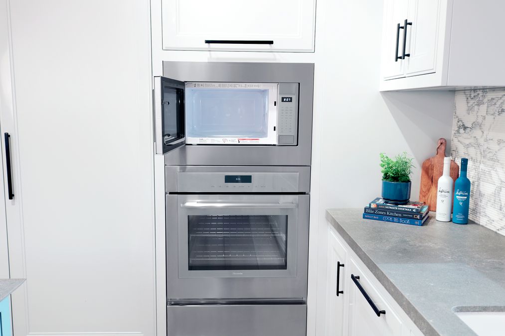 Masterpiece® Built-In Microwave Oven 24'' Door hinge: Left, Stainless Steel MBCS MBCS-10