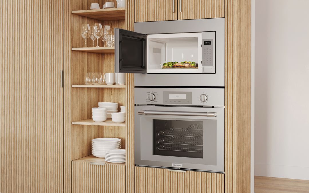 Masterpiece® Built-In Microwave Oven 24'' Door hinge: Left, Stainless Steel MBCS MBCS-7