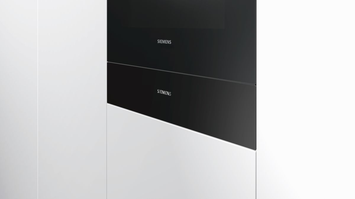iQ700 Zabudovateľná zásuvka na príslušenstvo 60 x 14 cm čierna BI630ENS1 BI630ENS1-3