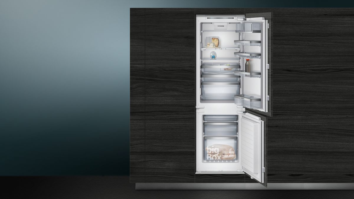 iQ700 Built-in fridge-freezer with freezer at bottom 177.2 x 55.6 cm KI34NP60GB KI34NP60GB-6