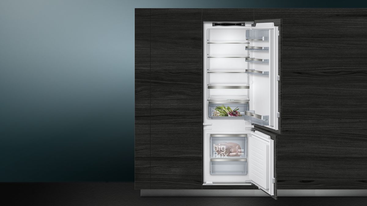 iQ500 Built-in fridge-freezer with freezer at bottom 177.2 x 55.8 cm flat hinge KI87SAF30G KI87SAF30G-2