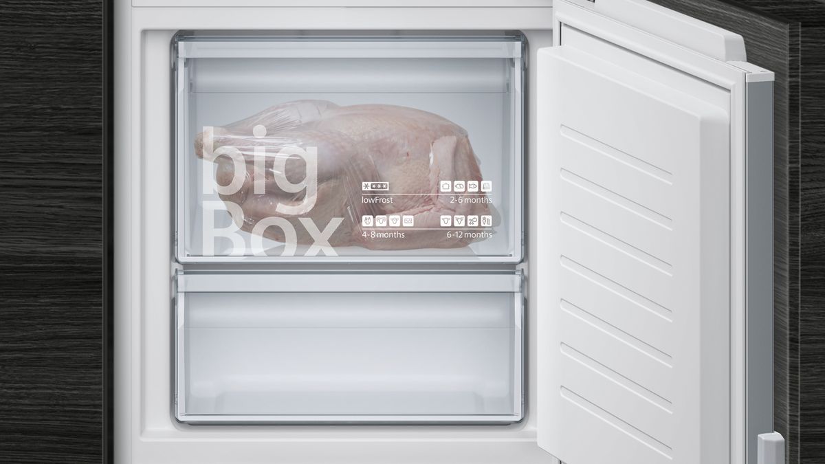 iQ300 Built-in fridge-freezer with freezer at bottom 177.2 x 54.1 cm flat hinge KI87VVF30G KI87VVF30G-9
