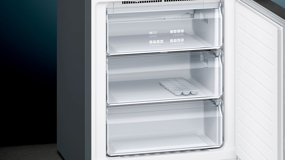iQ300 Frigo-congelatore combinato da libero posizionamento 203 x 70 cm Black stainless steel KG49NXX4A KG49NXX4A-7