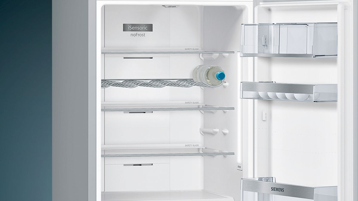 iQ700 Free-standing fridge-freezer with freezer at bottom, glass door 203 x 60 cm Black KG39FSB45 KG39FSB45-4