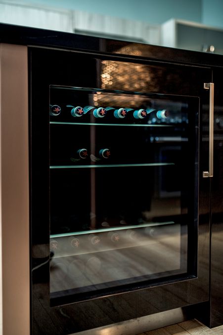 Freedom® Built in refrigerator with glass door 24'' Professional acier inox T24UR900LP T24UR900LP-3
