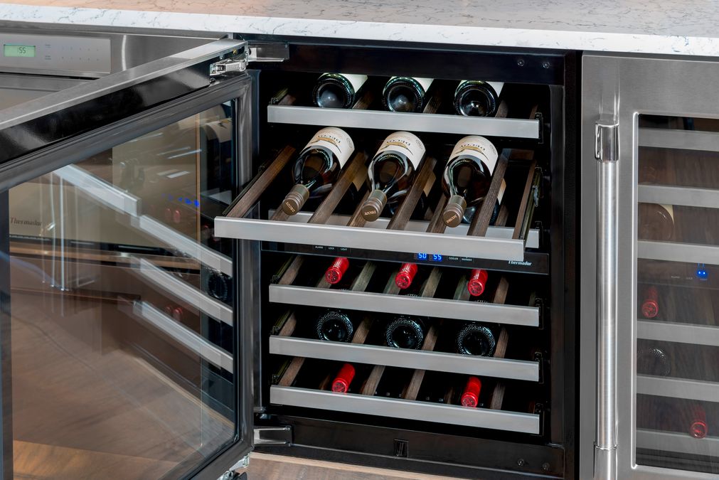 Freedom® Wine cooler with glass door 24'' Professional T24UW920RS T24UW920RS-6