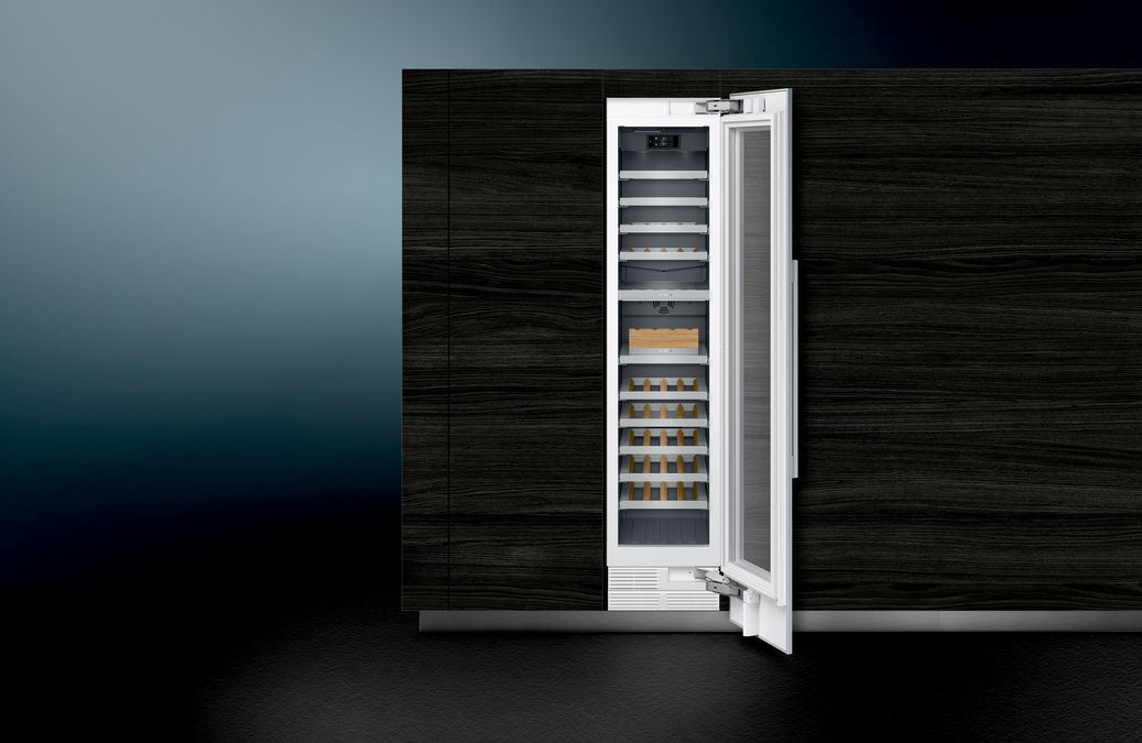 iQ700 Wine cooler with glass door 212.5 x 45.1 cm CI18WP03 CI18WP03-2