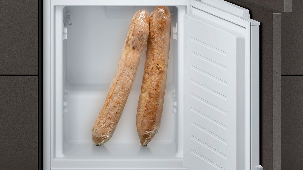 N 70 Built-in fridge-freezer with freezer at bottom 177.2 x 55.8 cm flat hinge KI6863FE0G KI6863FE0G-8