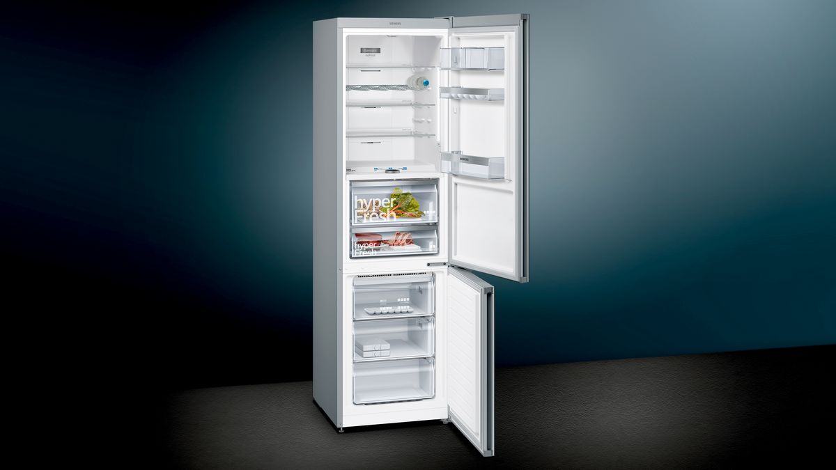 iQ700 Free-standing fridge-freezer with freezer at bottom, glass door 203 x 60 cm Black KG39FSB45 KG39FSB45-2