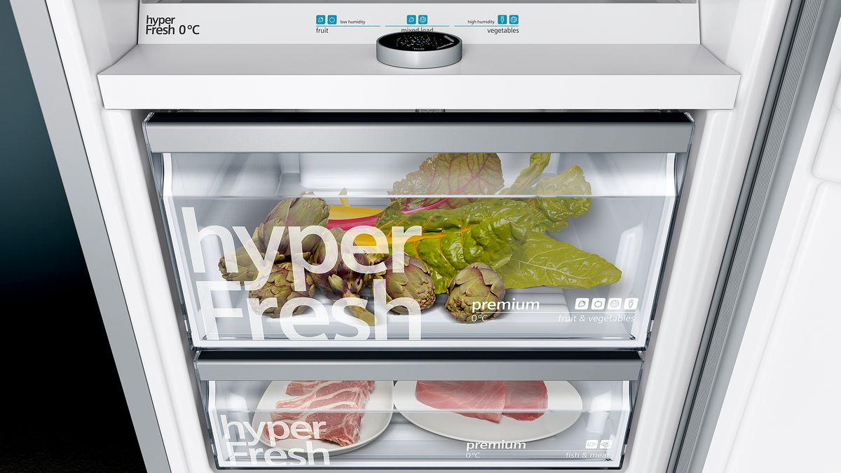 iQ700 Free-standing fridge-freezer with freezer at bottom, glass door 203 x 60 cm Black KG39FSB45 KG39FSB45-5
