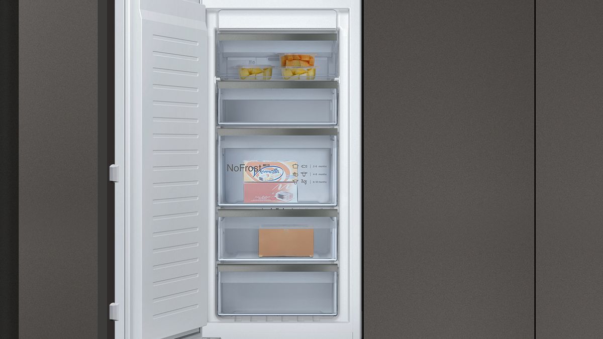 N 70 Built-in freezer 122.1 x 55.8 cm soft close flat hinge GI7416CE0 GI7416CE0-4