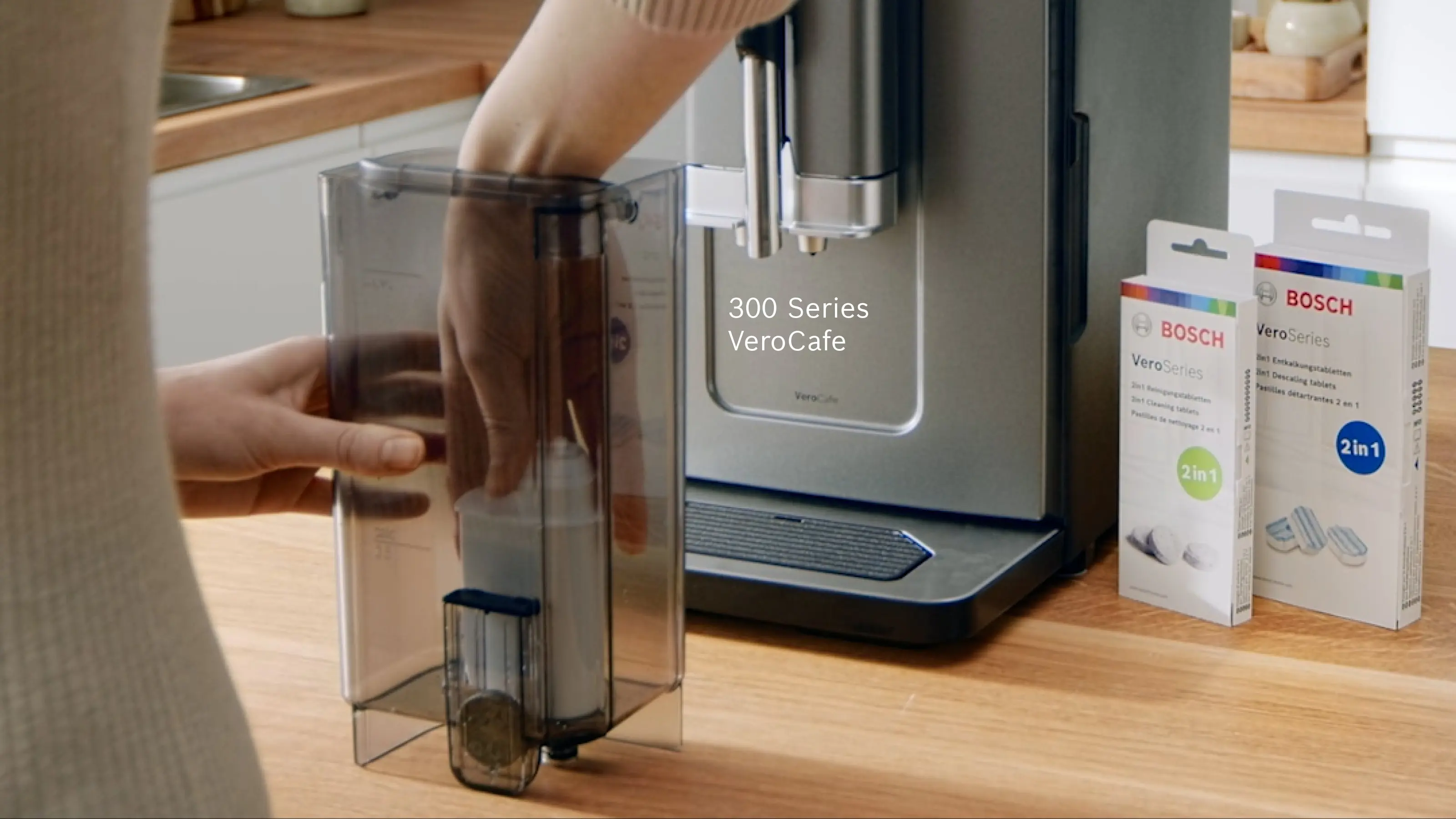 Bosch TCZ7004 Set Di Manutenzione Per Macchine Da Caffè – Pastiglie Detergenti, Anticalcare E Filtro Intenza