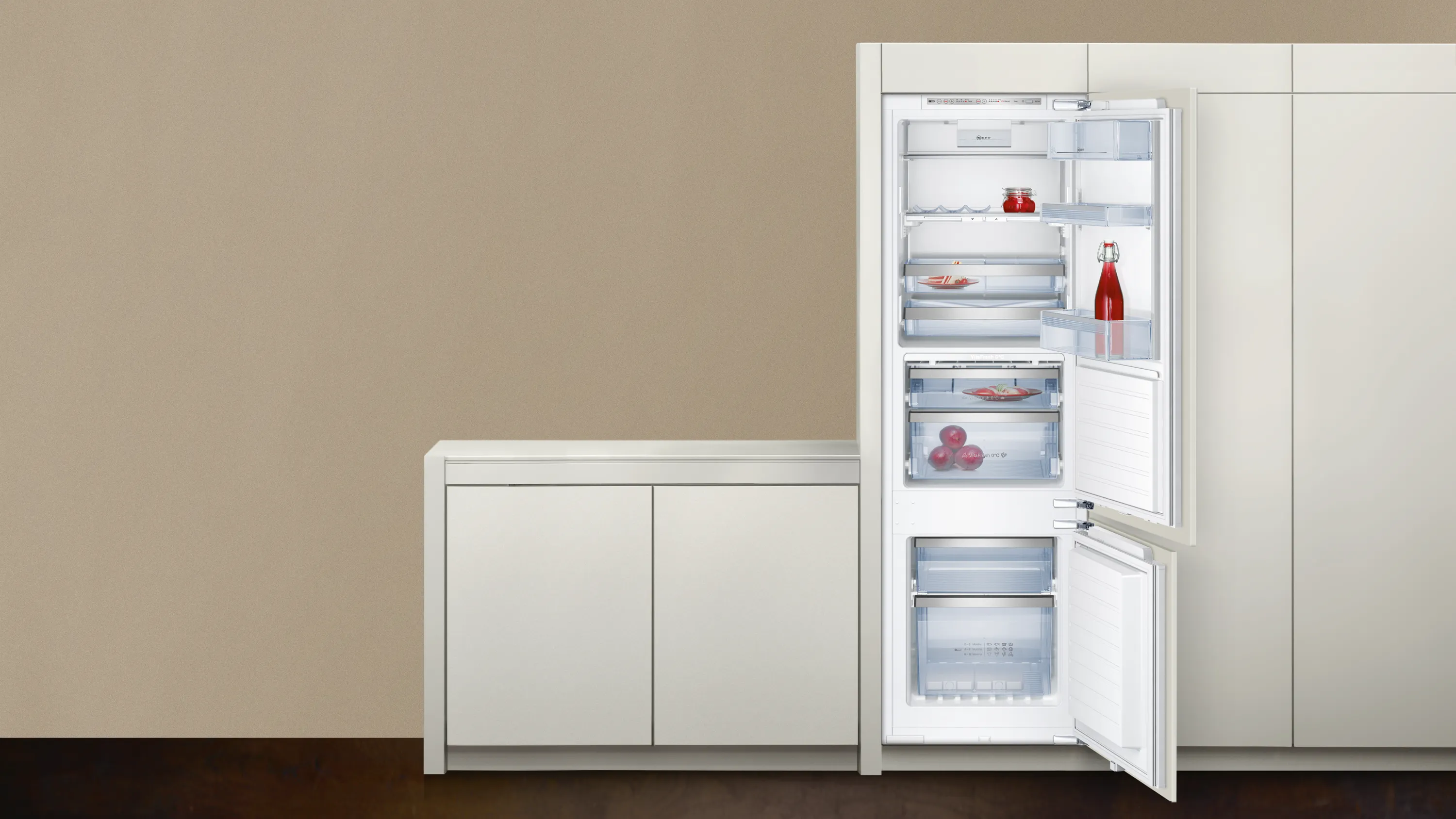 K8345X0 built-in fridge-freezer with freezer at bottom | NEFF