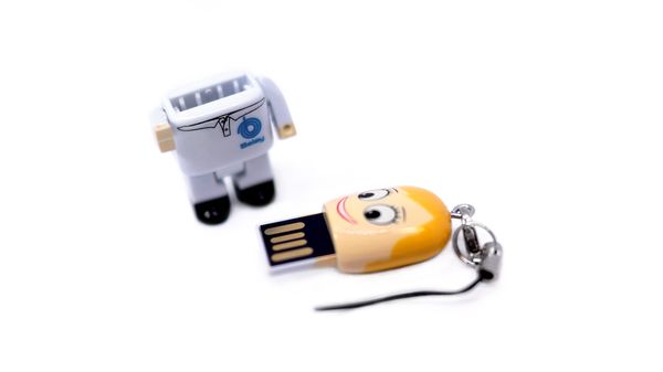 Artículo solidario Memoria USB empleada Balay  17004643 17004643-3