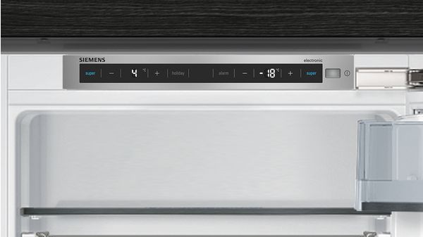 iQ500 Einbau-Kühl-Gefrier-Kombination mit Gefrierbereich unten 177.2 x 55.8 cm Flachscharnier mit Softeinzug KI86SSDE0 KI86SSDE0-3