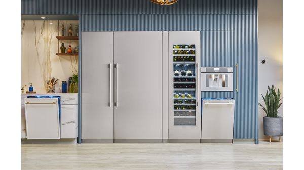 18 Integrated Column Freezer, Built In & Panel Ready