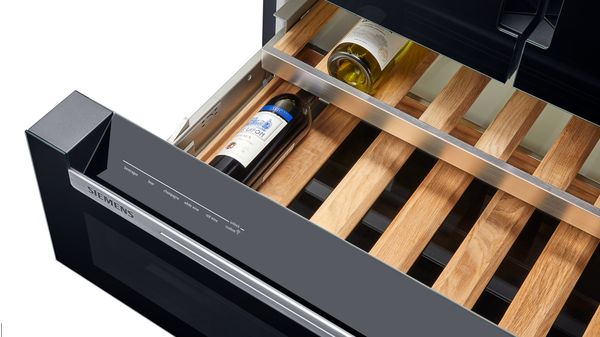 Une cave à vins sur le réfrigérateur multiportes Siemens iQ700