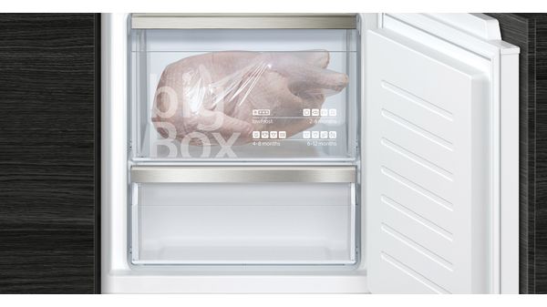 iQ500 Einbau-Kühl-Gefrier-Kombination mit Gefrierbereich unten 177.2 x 55.8 cm Flachscharnier mit Softeinzug KI87SEDD0 KI87SEDD0-6