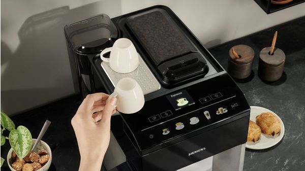 Helautomatisk kaffemaskin EQ500 integral Rostfritt stål, Pianosvart TQ517R03 TQ517R03-10
