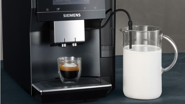 Helautomatisk kaffemaskin EQ700 classic Midnatt silvermetallic TP707R06 TP707R06-17