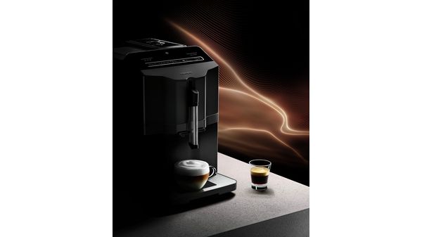 Kaffeevollautomat EQ.3 s500 Edelstahl, Klavierlack schwarz TI305506DE TI305506DE-4