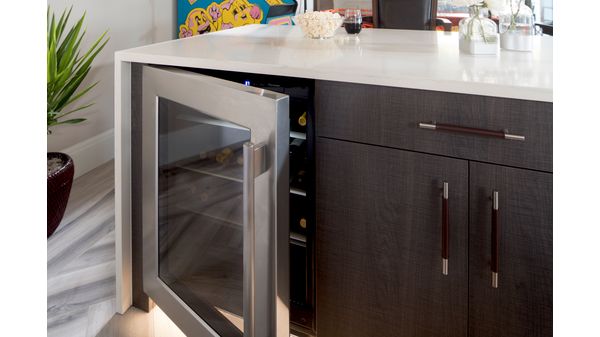 Freedom® Built in refrigerator with glass door 24'' Professional acier inox T24UR920LS T24UR920LS-2