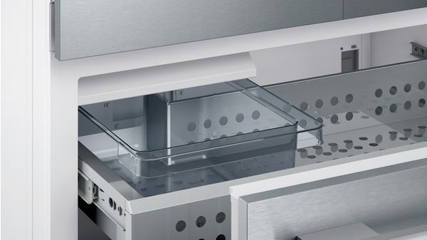 iQ700 Built-in fridge-freezer with freezer at bottom 212.5 x 90.8 cm flat hinge CI36TP02 CI36TP02-7